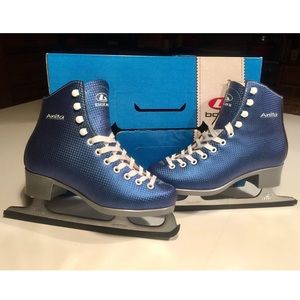 EUC 5.5 Botas Figure Ice Skates BLUE Anita Europe